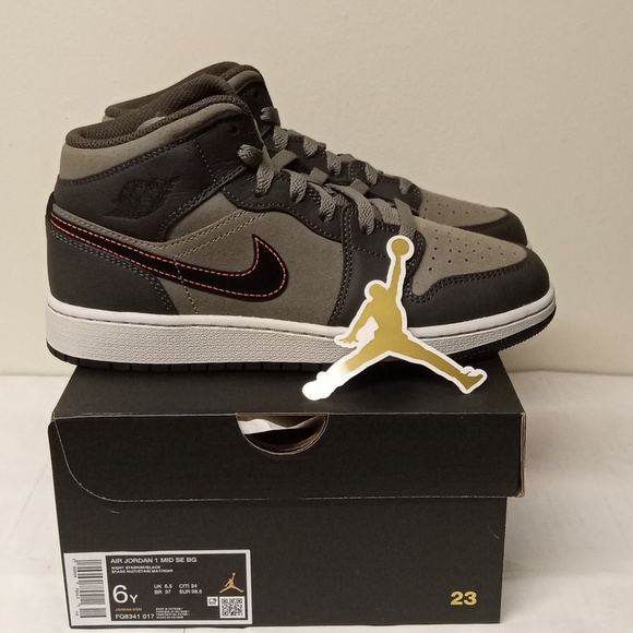 Air Jordan 1 mid SE BG - Picture 5 of 13